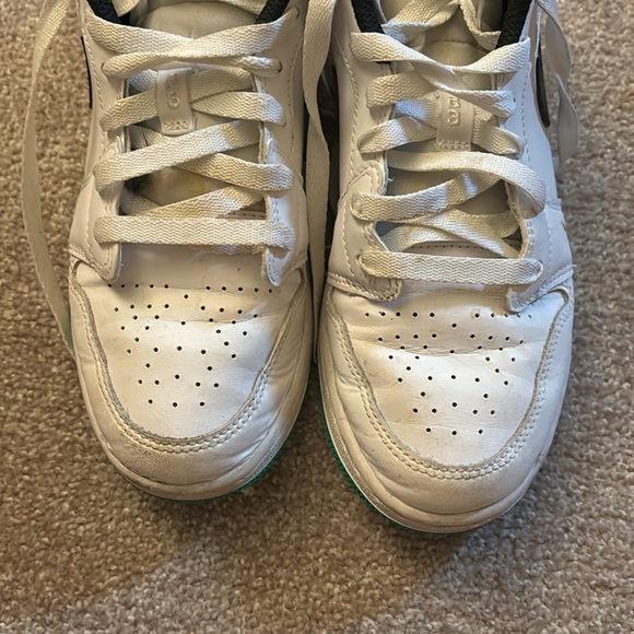Air Jordan 1 lows - Picture 2 of 5